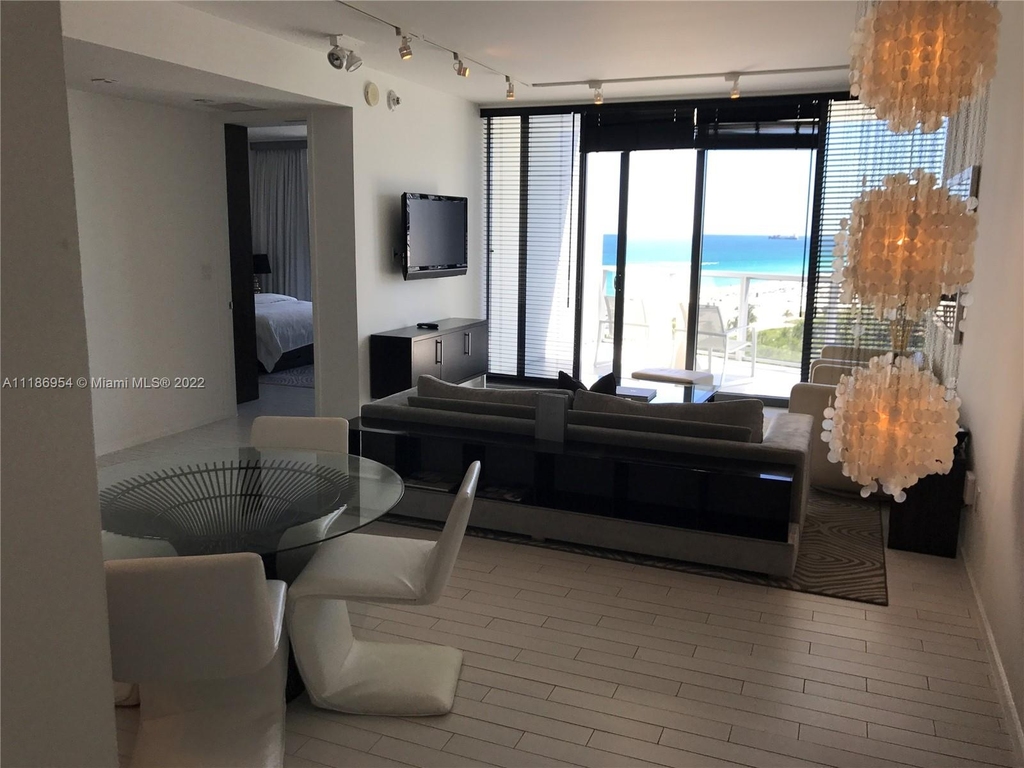 2201 Collins Avenue - Photo 3