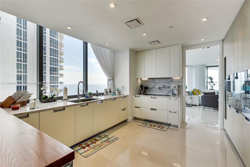 15701 Collins Ave - Photo 8