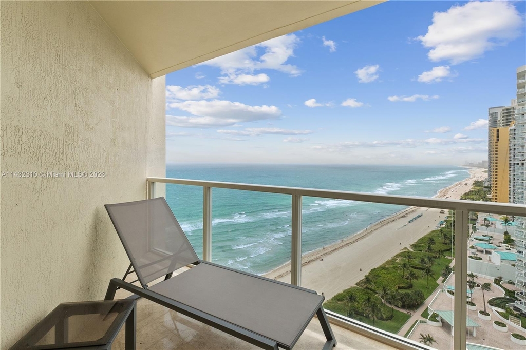 16699 Collins Ave - Photo 13