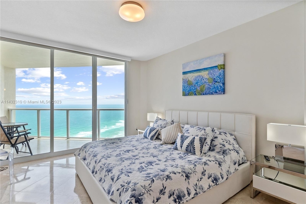 16699 Collins Ave - Photo 4