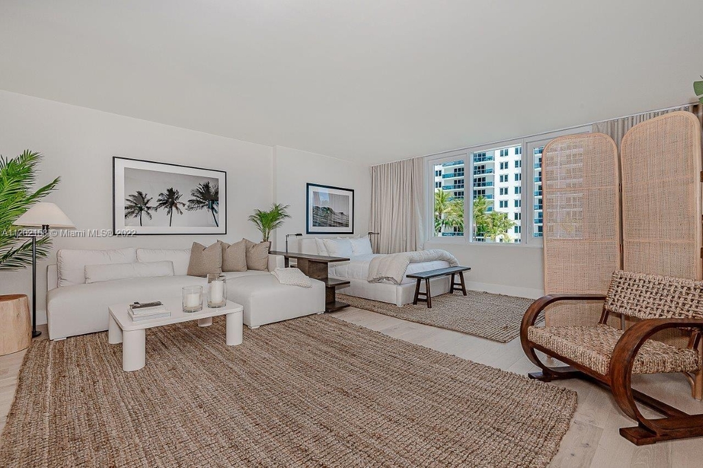 2301 Collins Ave - Photo 1