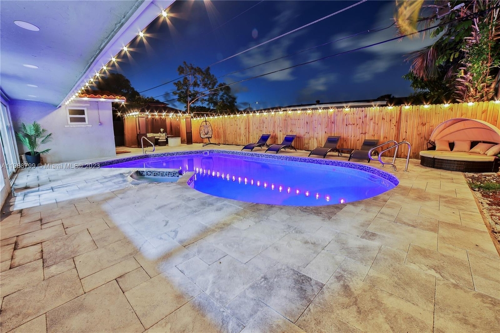 8651 Sunset Strip - Photo 2