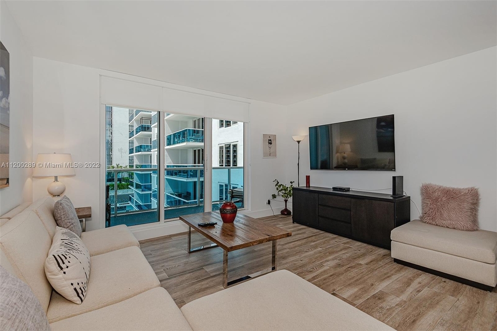 2301 Collins Ave - Photo 1