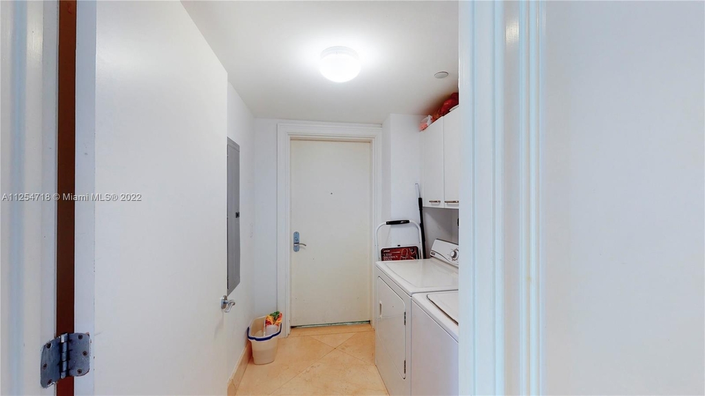 17001 Collins Ave - Photo 20