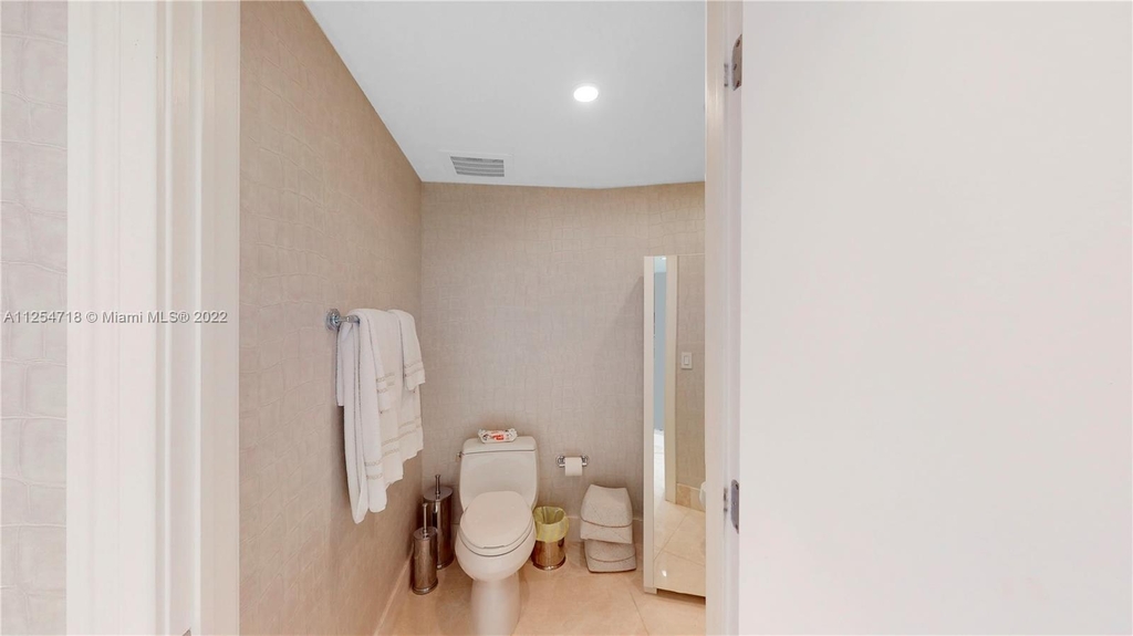 17001 Collins Ave - Photo 10