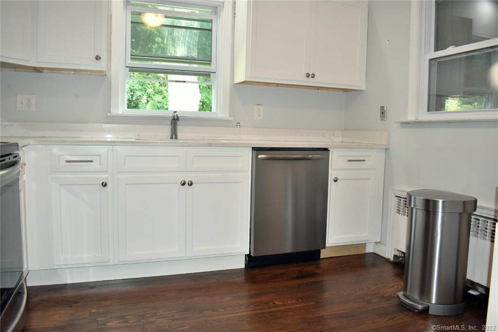 301 Jennings Avenue - Photo 10