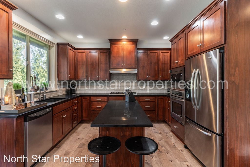 2021 Tompkins St - Photo 14