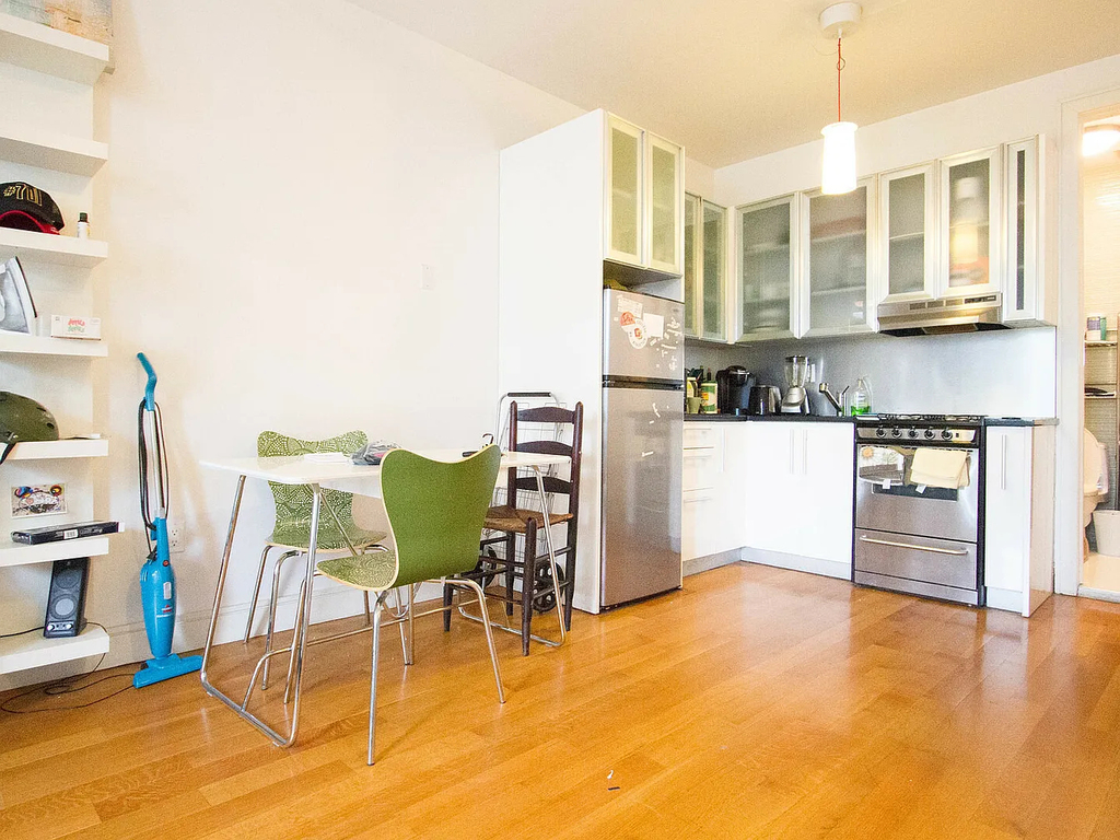 208 Evergreen Avenue - Photo 4