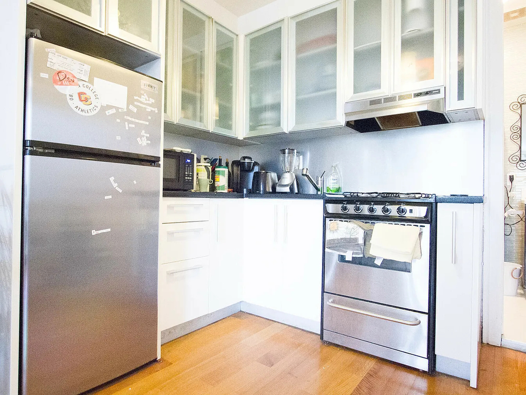 208 Evergreen Avenue - Photo 5