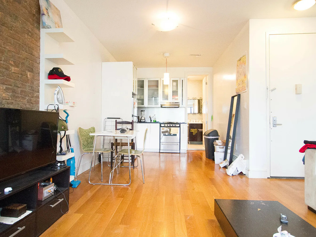208 Evergreen Avenue - Photo 1
