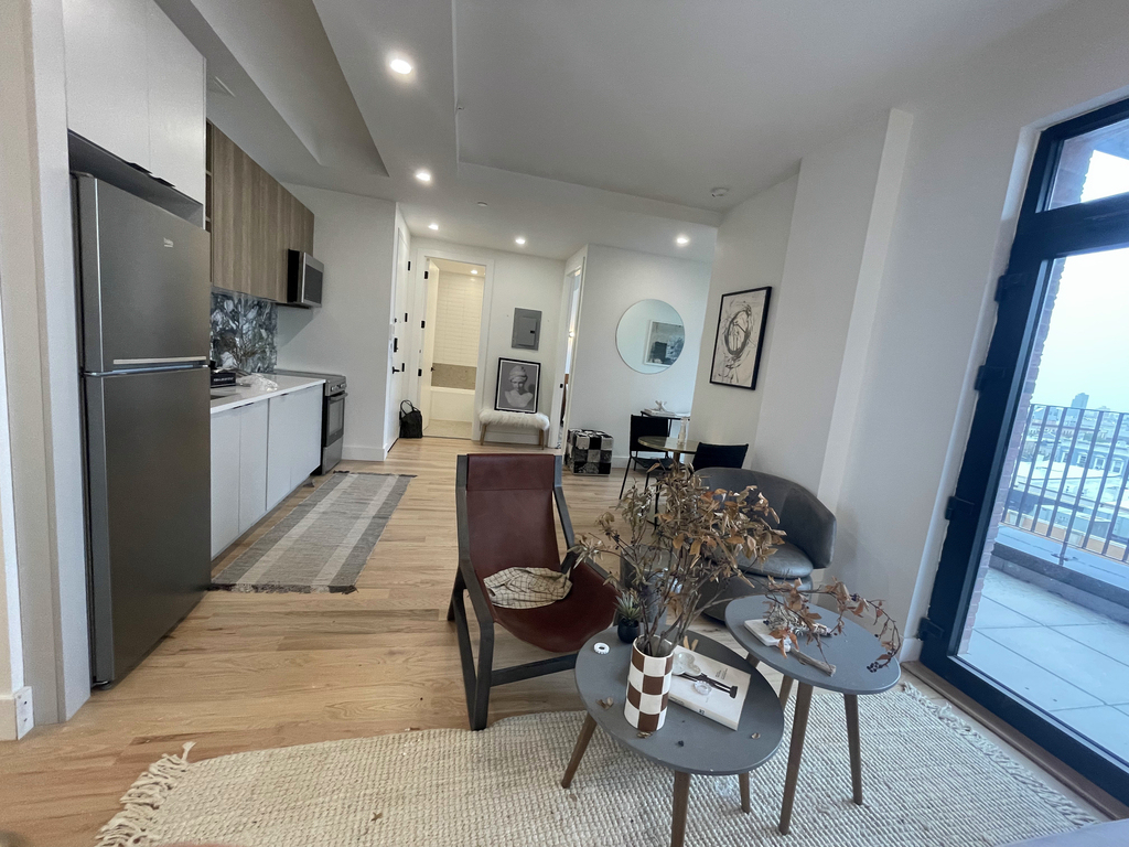 75 McGuinness Boulevard - Photo 0