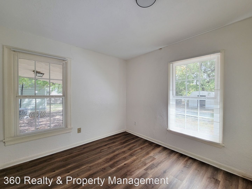 320 Azalea Street - Photo 16