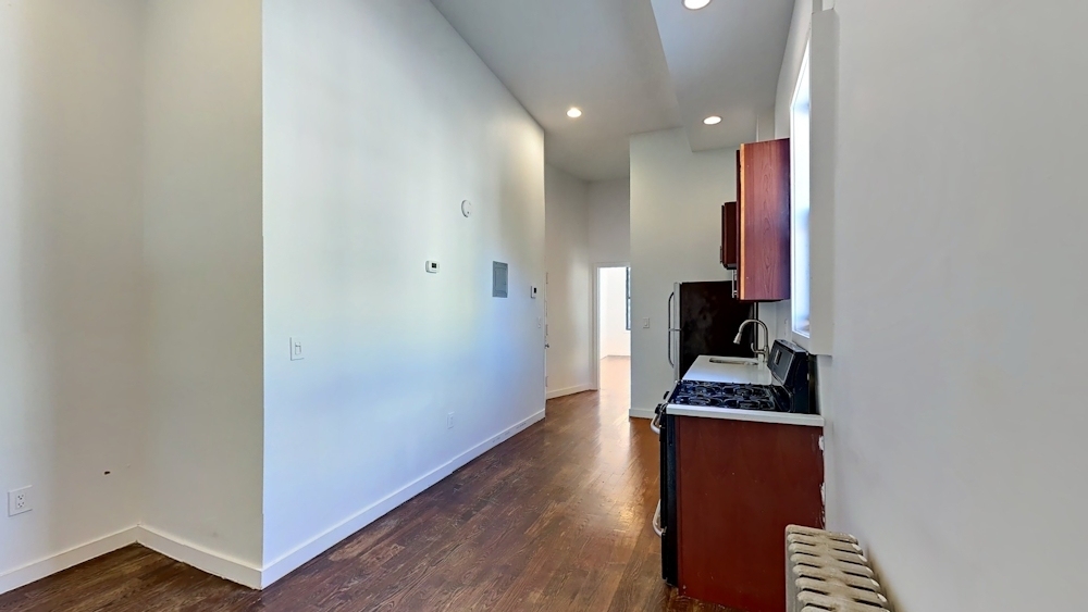 886 Franklin Avenue - Photo 1