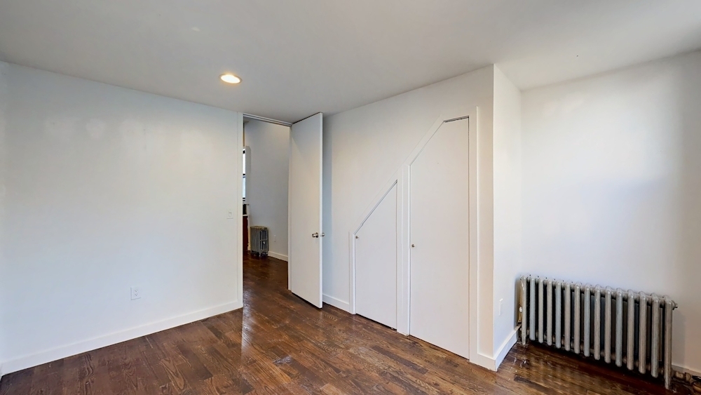886 Franklin Avenue - Photo 5