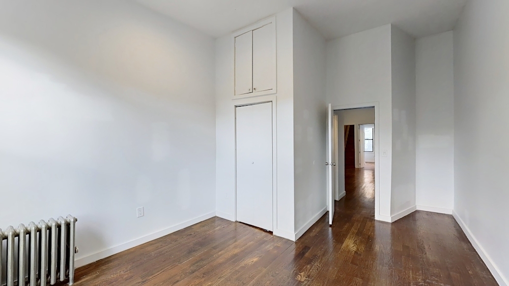 886 Franklin Avenue - Photo 13