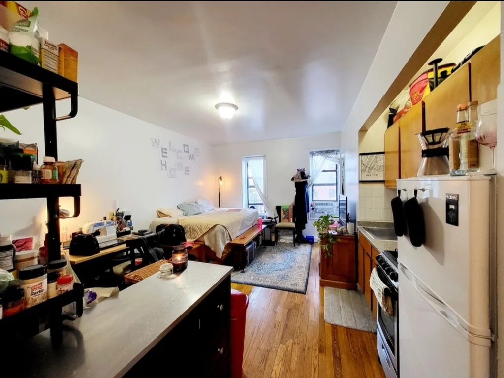 315 East 108th Street - Photo 3