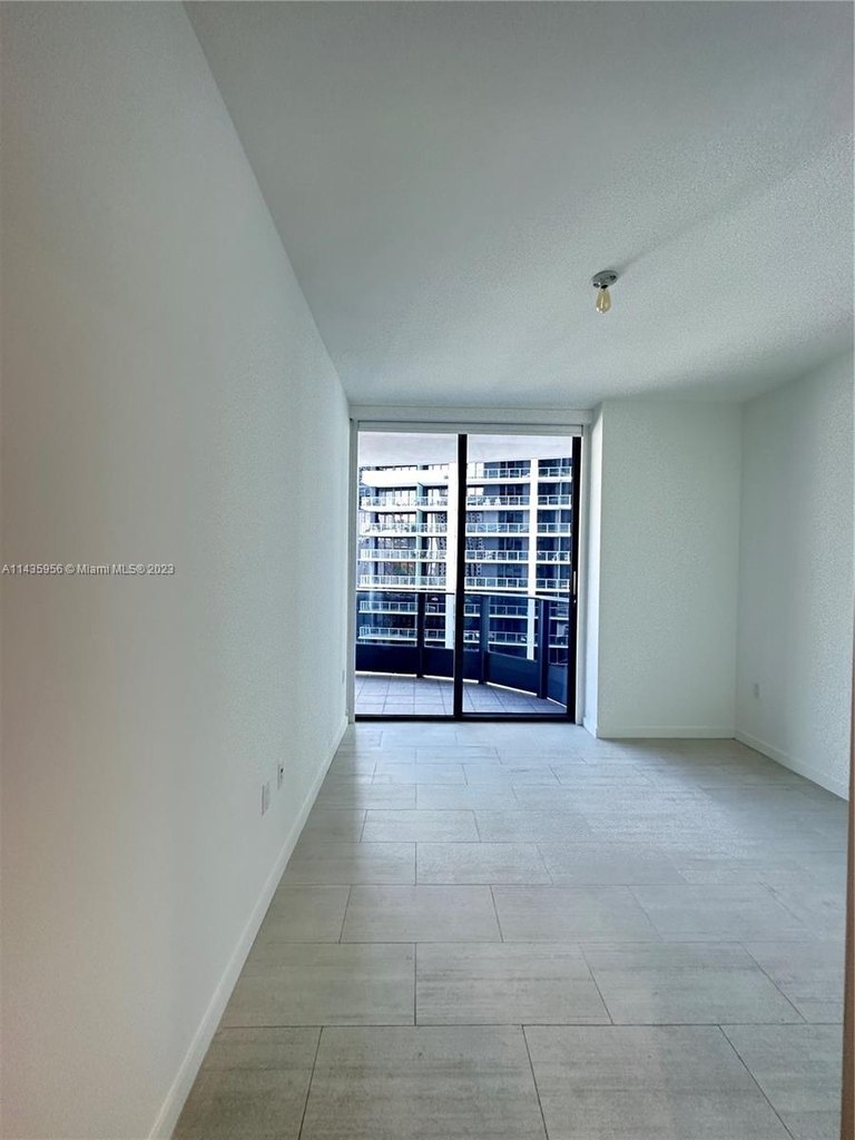 1000 Brickell Plz - Photo 22