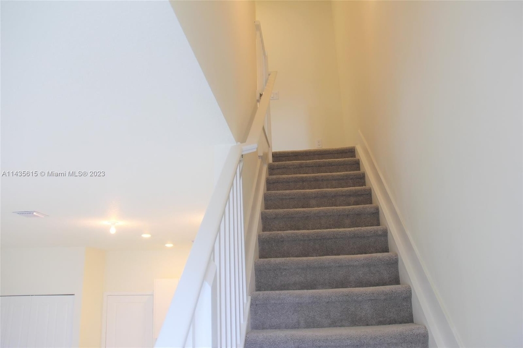 4272 Nw 82nd Ave - Photo 6