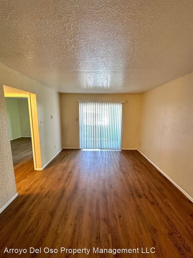 309 Sierra Dr Se - Photo 2