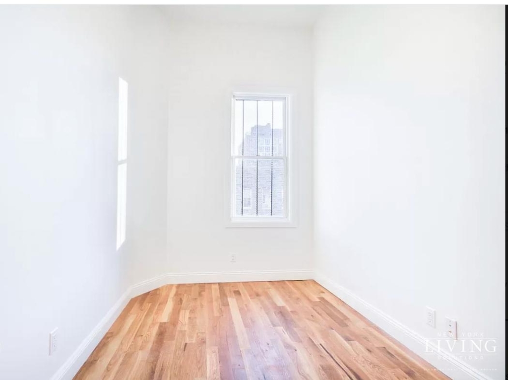 295 Wyckoff Avenue - Photo 3
