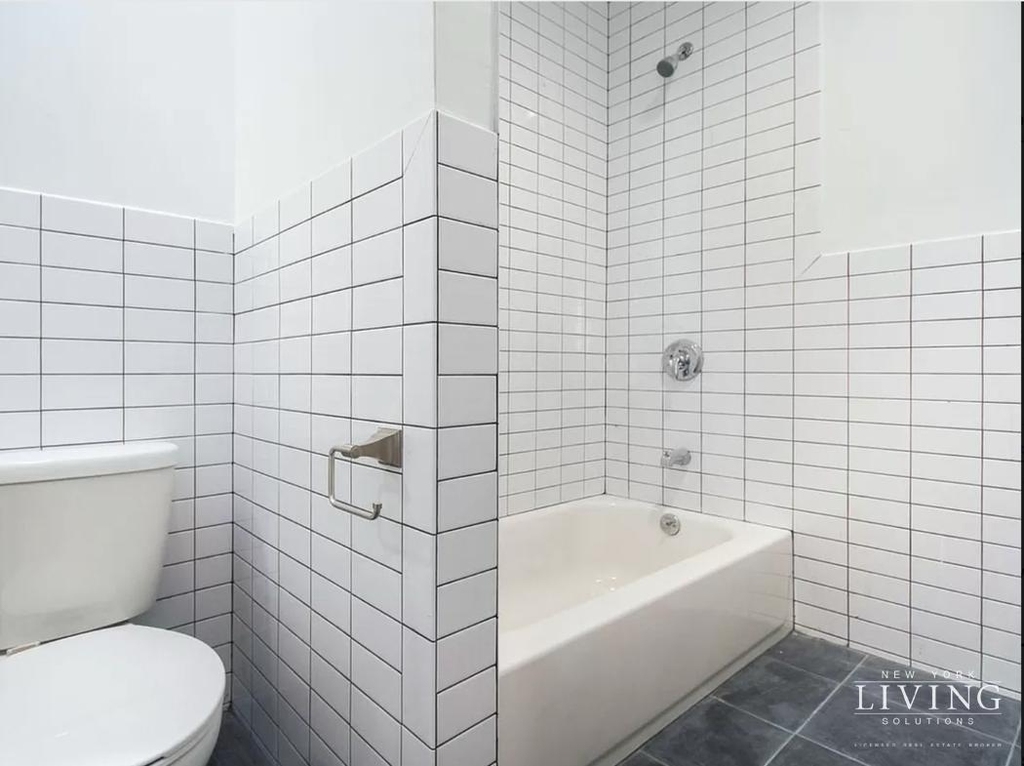 295 Wyckoff Avenue - Photo 5
