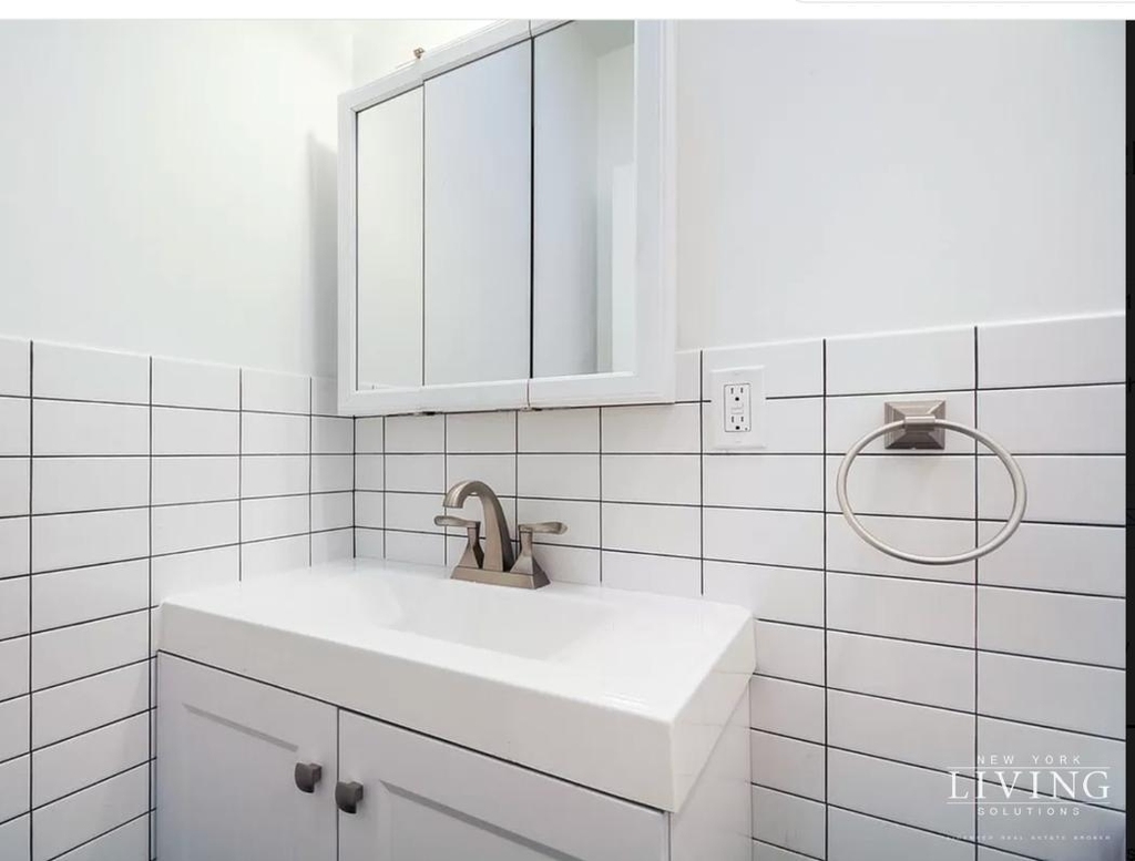 295 Wyckoff Avenue - Photo 4