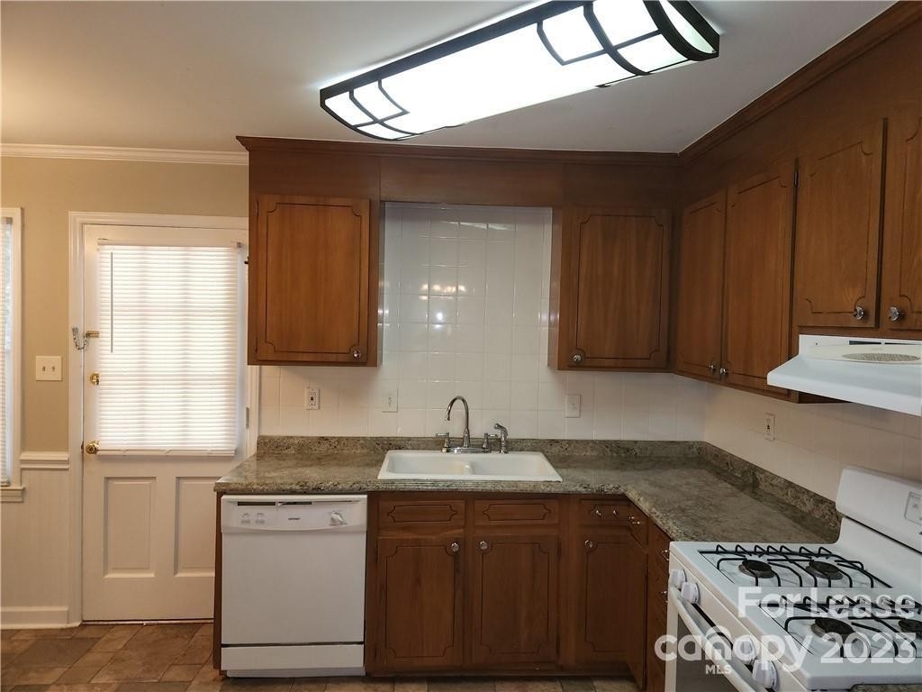 4701 Fairheath Road - Photo 2