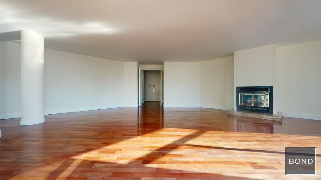 303 East 43rd Street - Photo 2