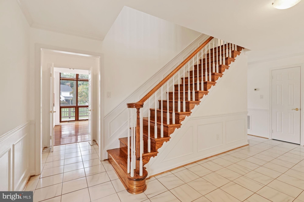 9451 Sunnyfield Court - Photo 4