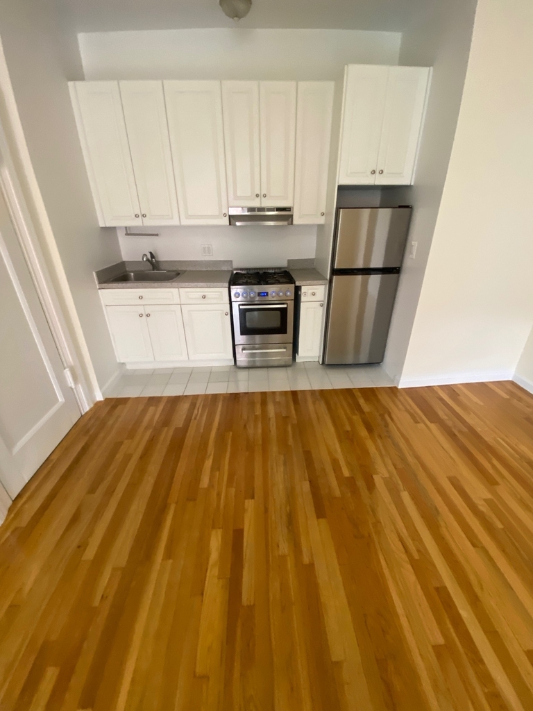 west 72street - Photo 2