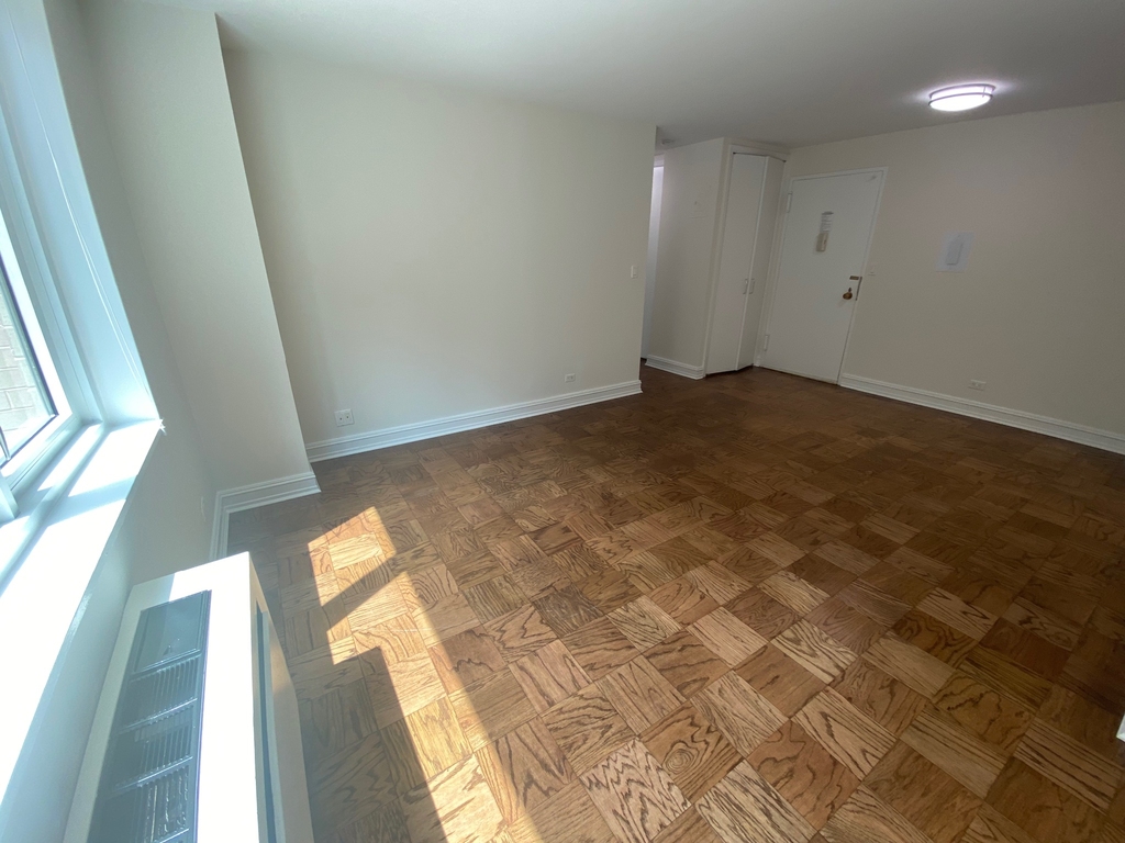 East 71st Street - Photo 10