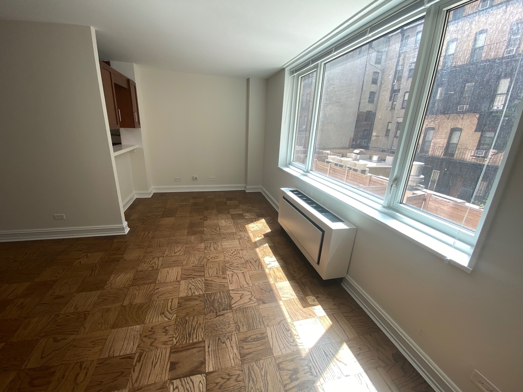 East 71st Street - Photo 11