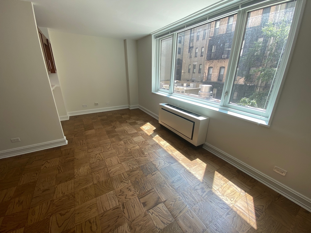 East 71st Street - Photo 9