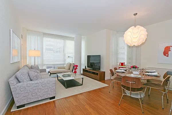 320 West 38th Street - Photo 5