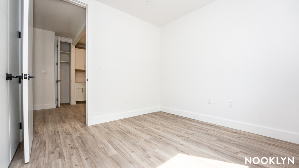 1010 Bedford Ave - Photo 2