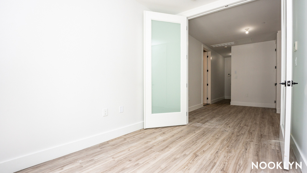 1010 Bedford Ave - Photo 4