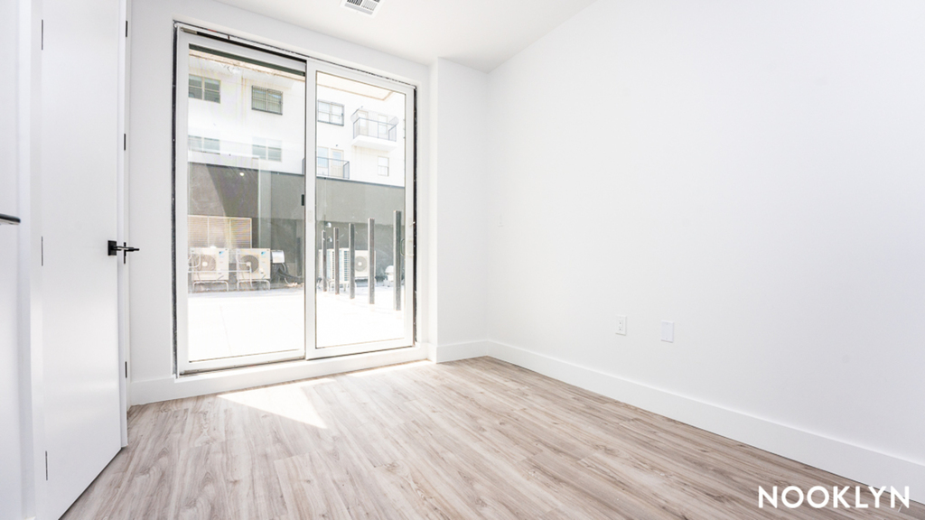 1010 Bedford Ave - Photo 6