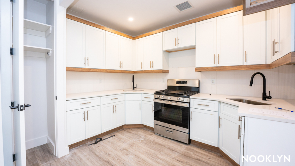 1010 Bedford Ave - Photo 11