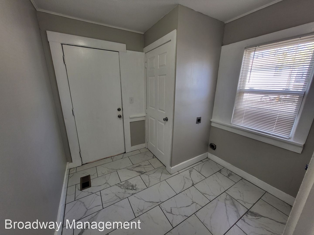 705 N Boulevard - Photo 23