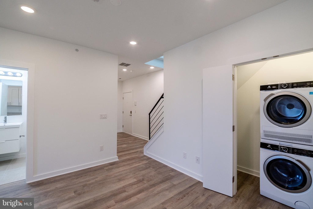 2020 N 22nd - Photo 8