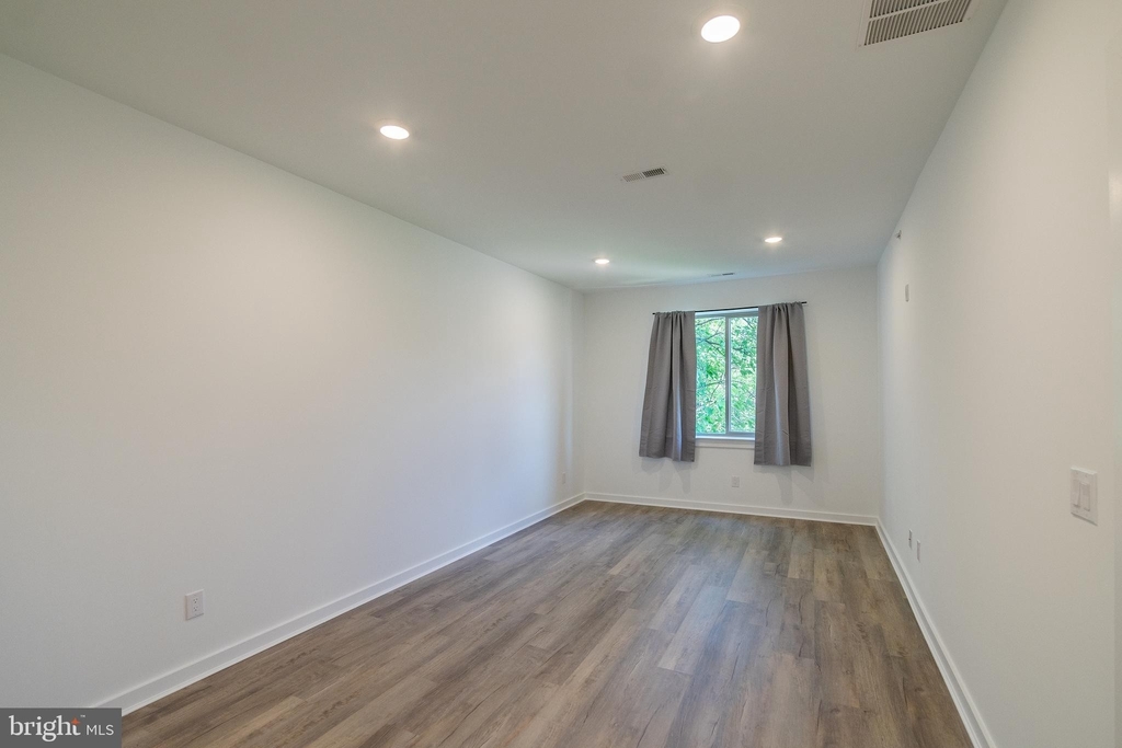 2020 N 22nd - Photo 9