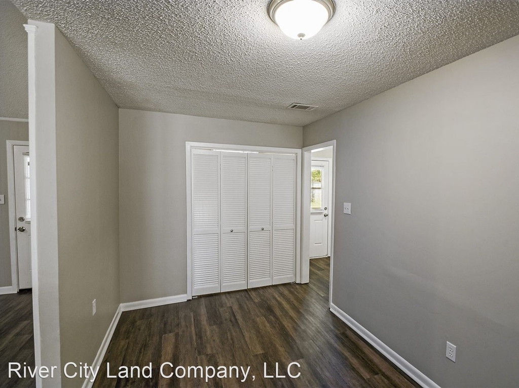 6951 Briarhill Drive - Photo 7