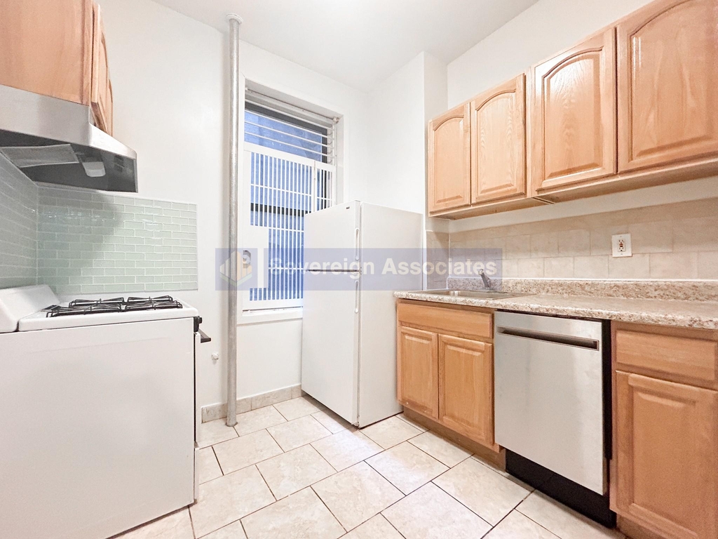 3133 Broadway - Photo 5