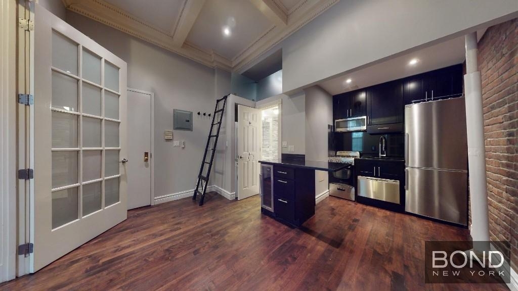 350 West 21st Street - Photo 1