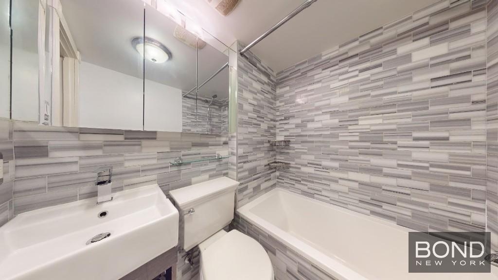 350 West 21st Street - Photo 3