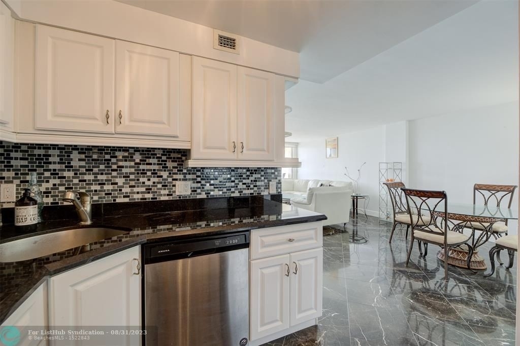 305 N Pompano Beach Blvd - Photo 0