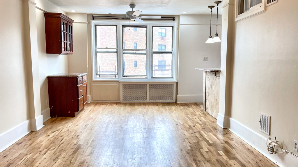 59-21 Calloway Street - Photo 1