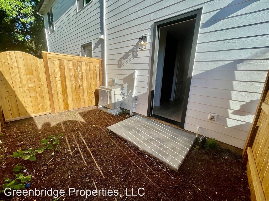 5012 Se 38th Ave. - Photo 1