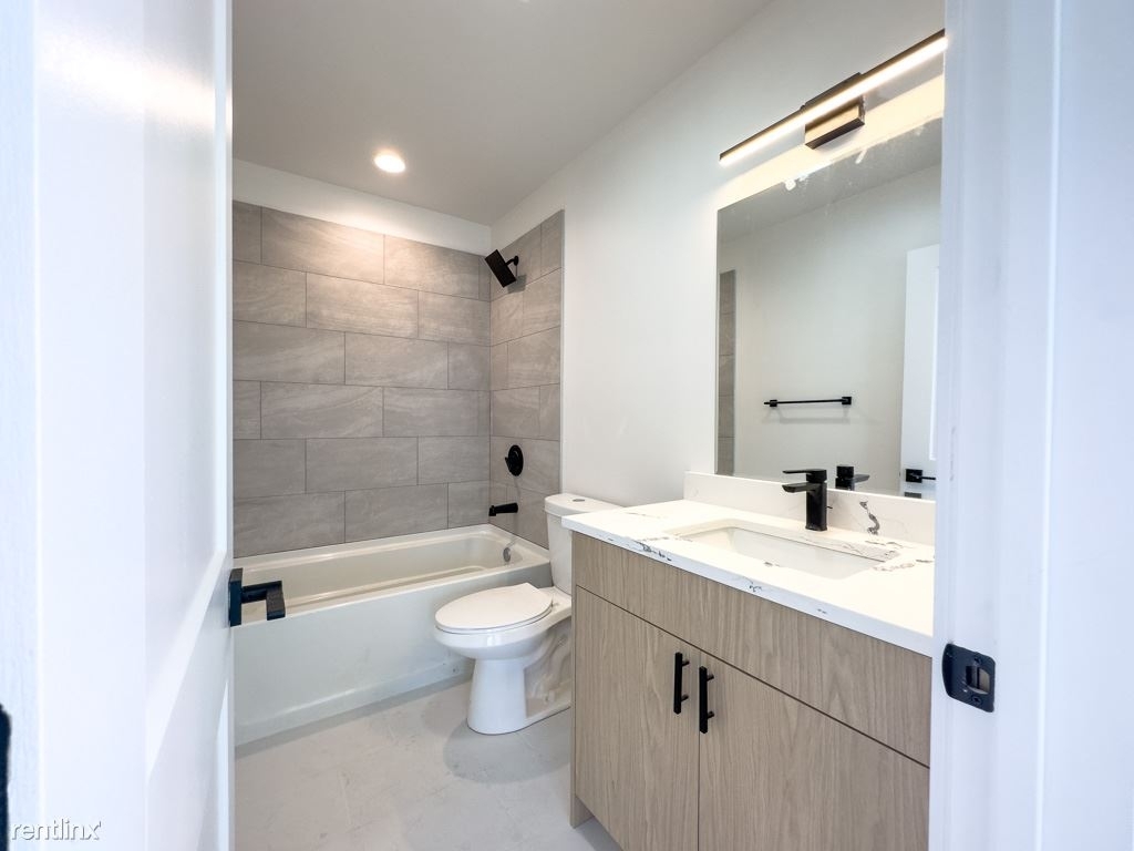 4731 N. Western, Unit A112 - Photo 9