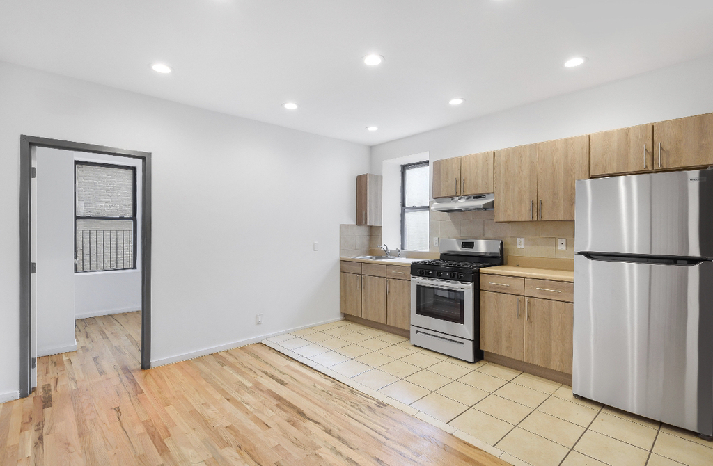 1627 Park Avenue - Photo 1